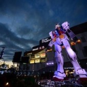 Gundam, người máy khổng lồ ở Odaiba